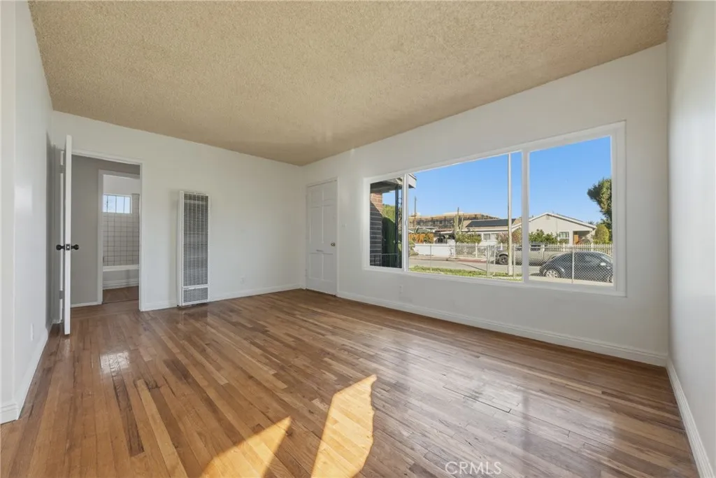 12029 Belhaven Street, Los Angeles, California 90059 home-pic-4
