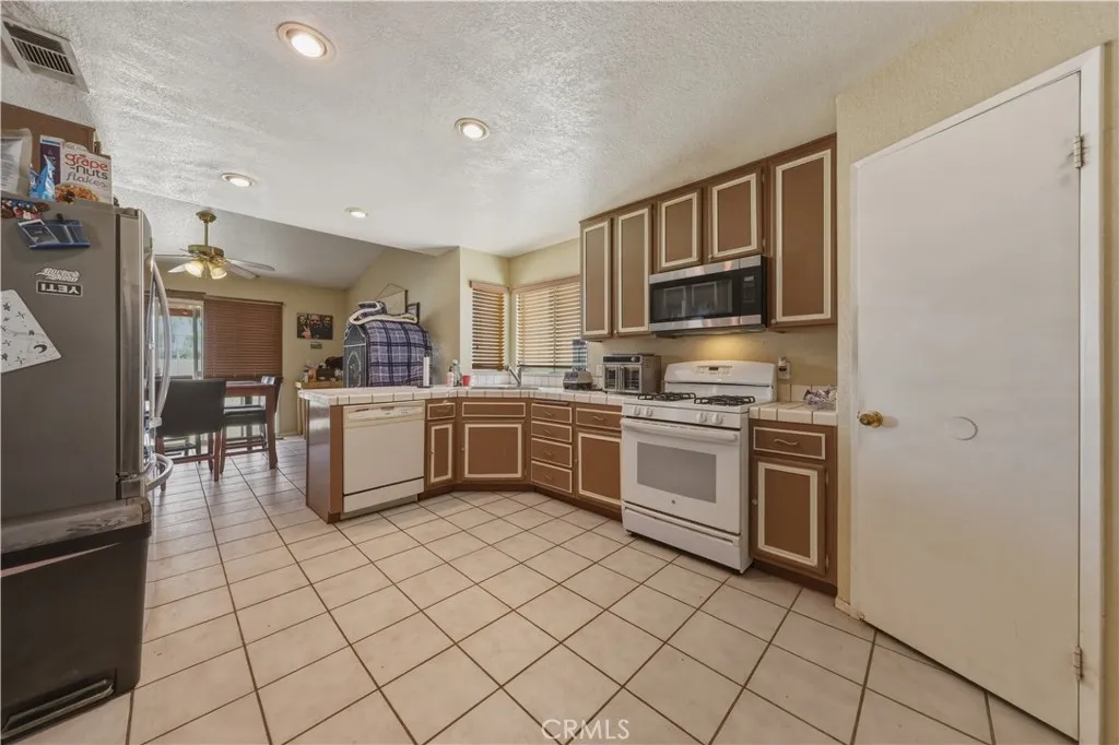 46482 Jasmine, Indio, California 92201 home-pic-10