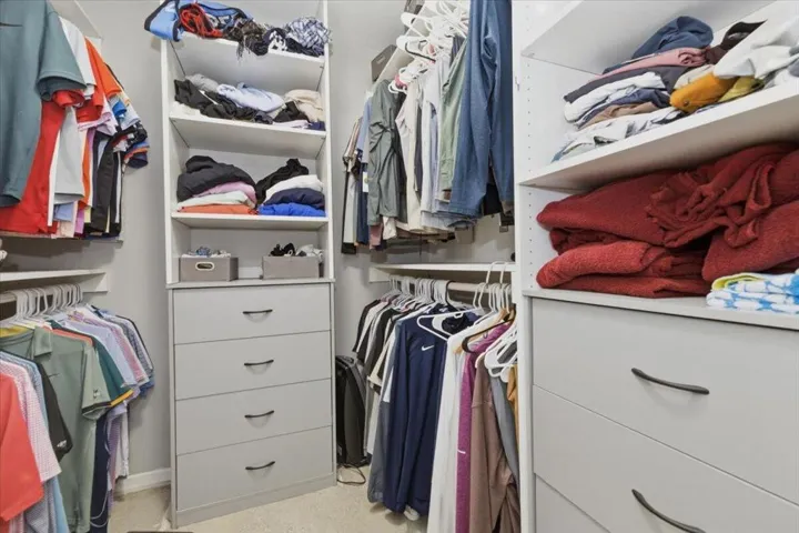 69-Walk In Closet