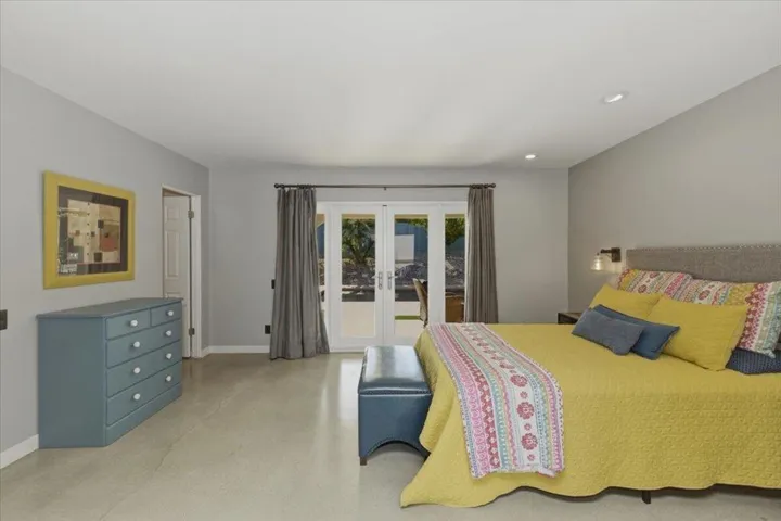 60-Bedroom