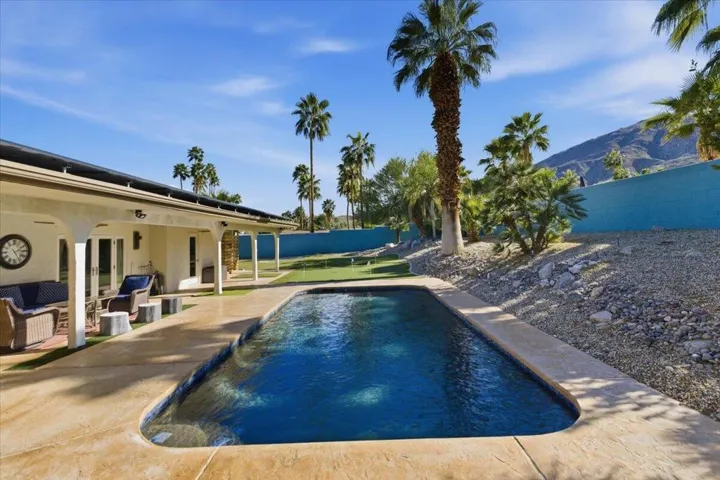 76-Pool View