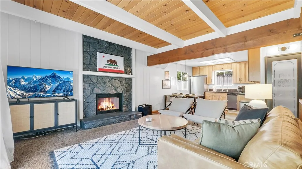 32794 Cougar Lane, Arrowbear, California 92382 home-pic-2