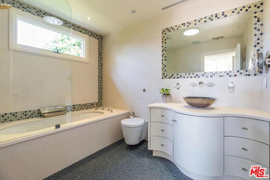 6051 Philip Avenue, Malibu, California 90265 home-pic-25