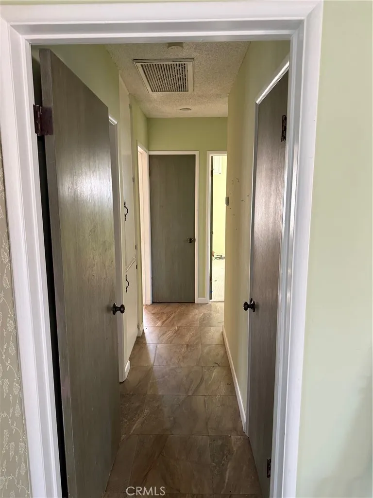 7059 Varna, North Hollywood, California 91605 home-pic-9
