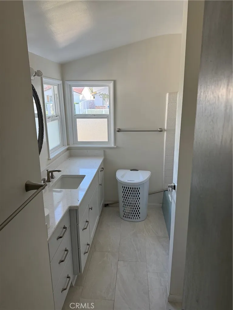 7059 Varna, North Hollywood, California 91605 home-pic-4