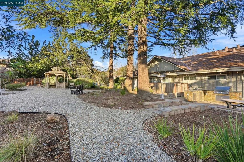 187 187 Miramonte Dr, Moraga, California 94556 home-pic-33
