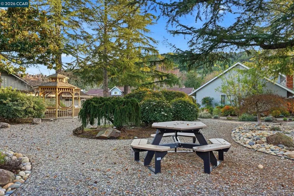 187 187 Miramonte Dr, Moraga, California 94556 home-pic-38