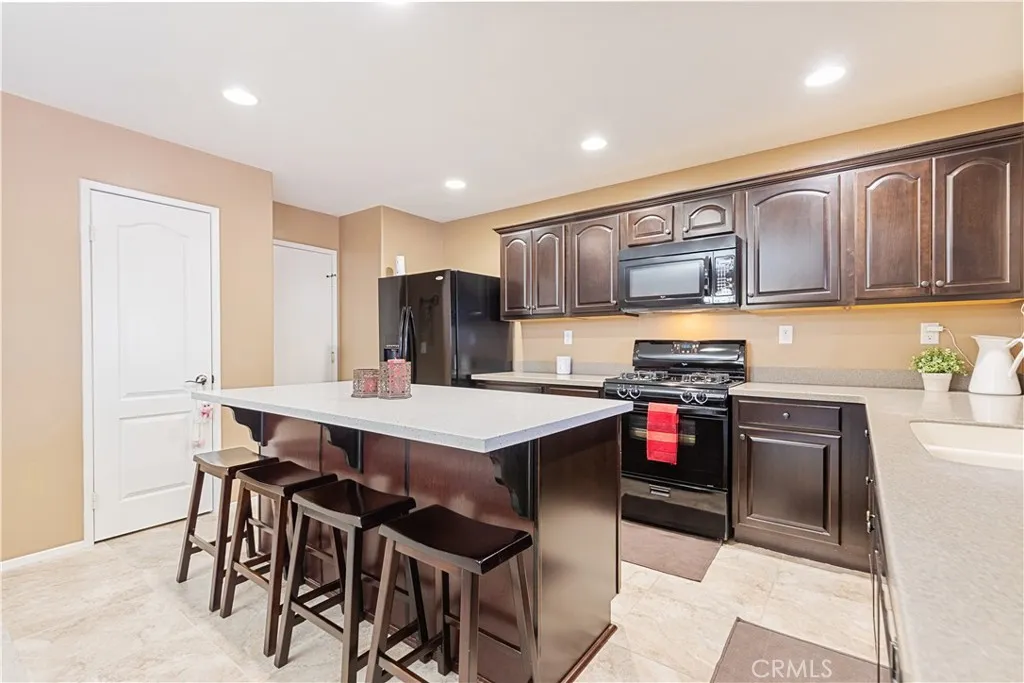 38113 Versailles, Palmdale, California 93552 home-pic-5