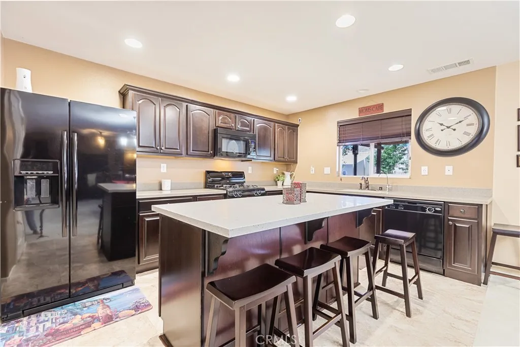 38113 Versailles, Palmdale, California 93552 home-pic-10
