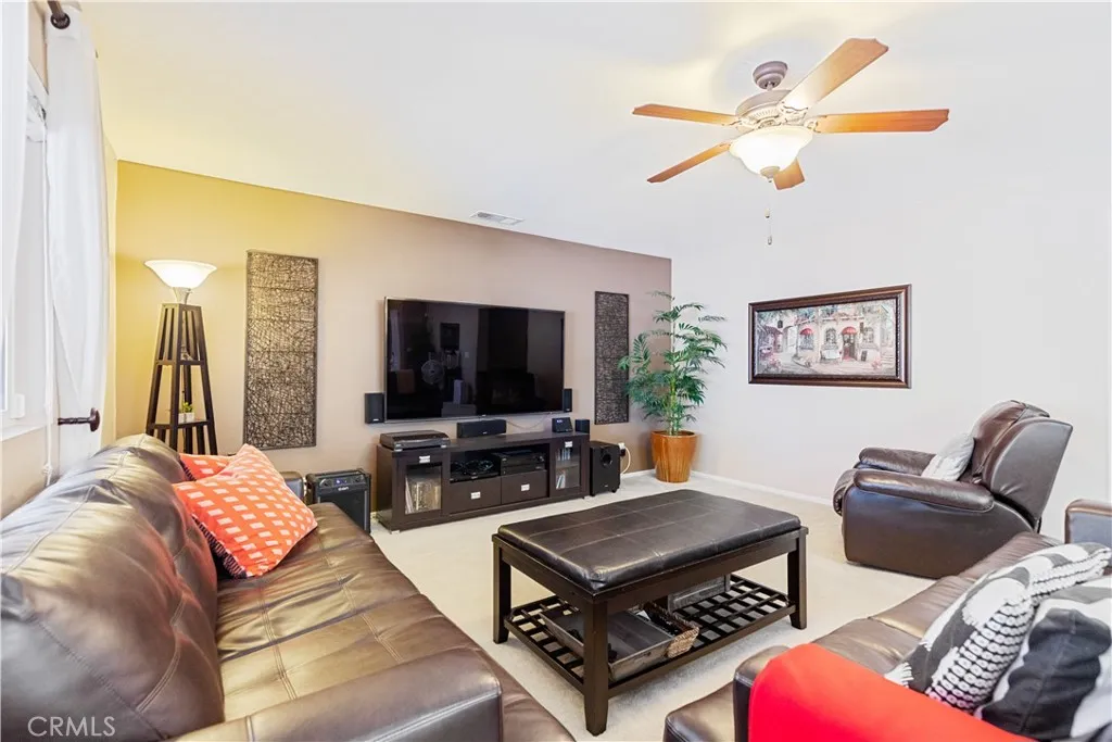 38113 Versailles, Palmdale, California 93552 home-pic-9