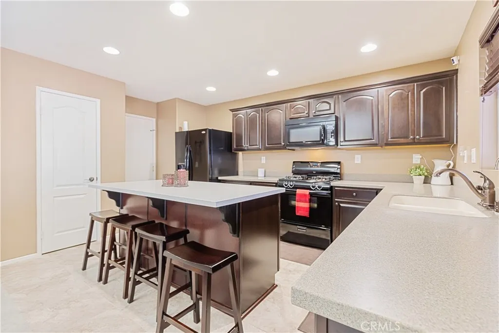 38113 Versailles, Palmdale, California 93552 home-pic-28