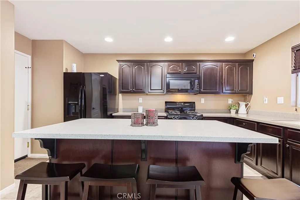 38113 Versailles, Palmdale, California 93552 home-pic-4