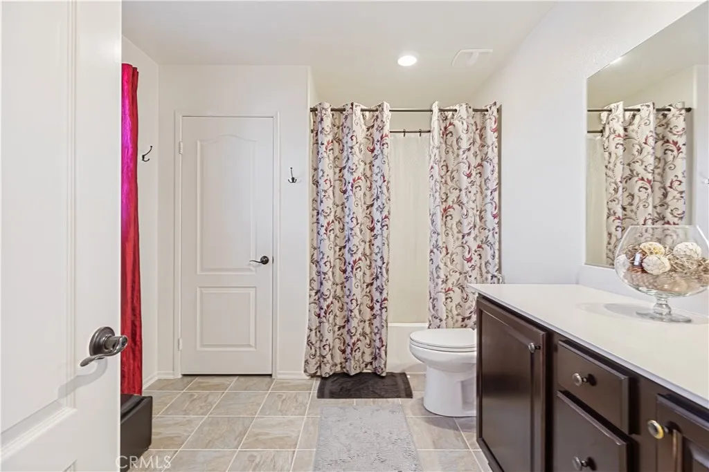 38113 Versailles, Palmdale, California 93552 home-pic-31