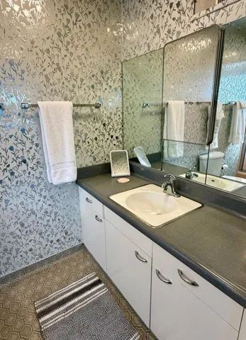 Primary En Suite Bathroom