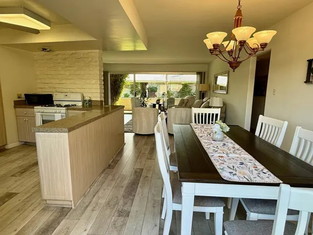 Kitchen/Dining Area