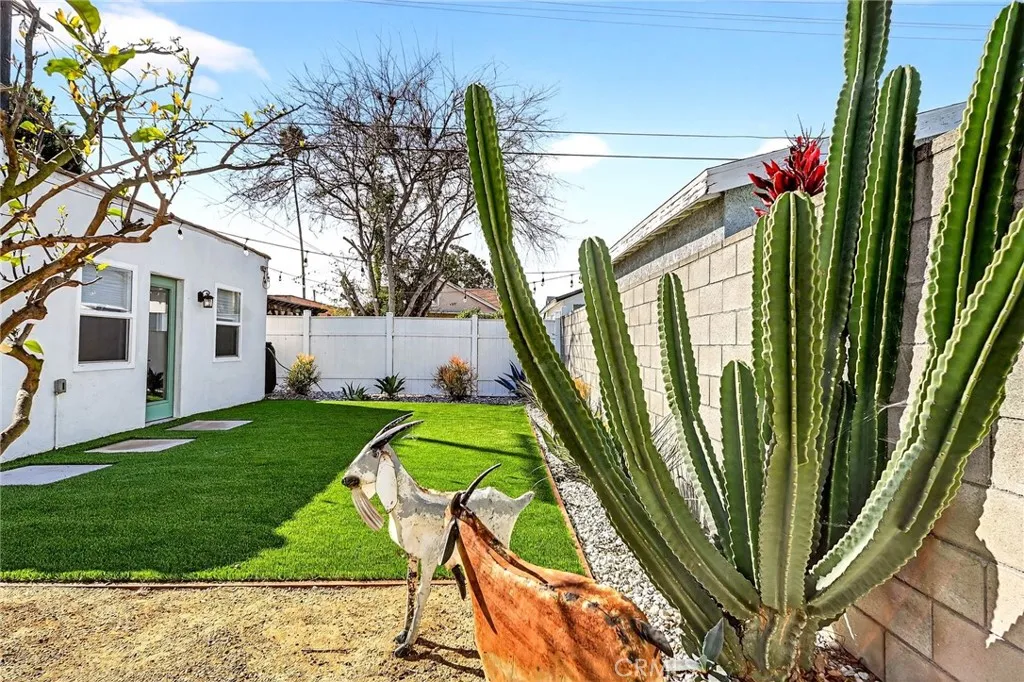5939 Cimarron, Los Angeles, California 90047 home-pic-41