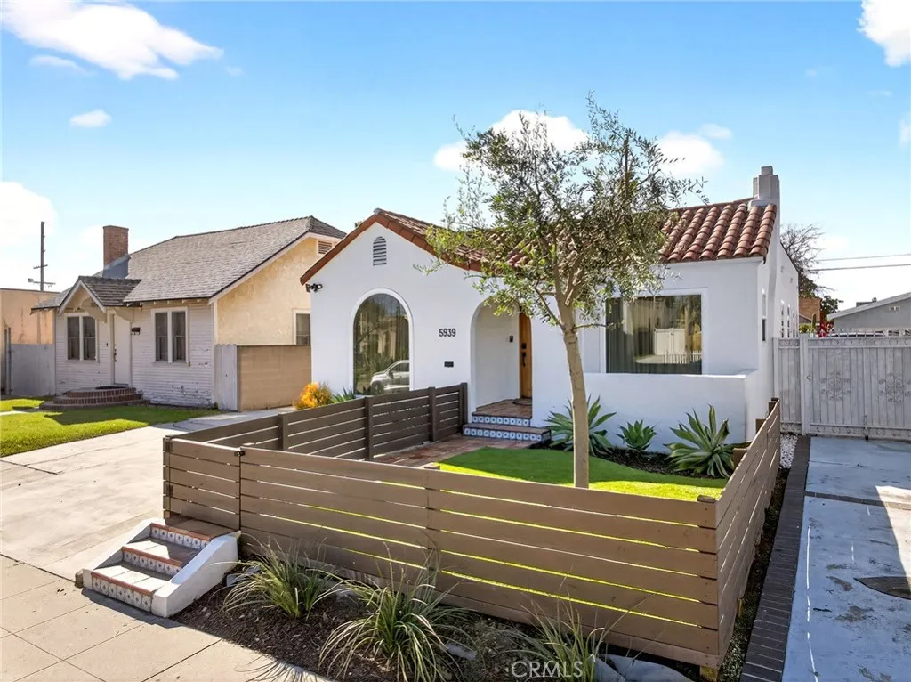 5939 Cimarron, Los Angeles, California 90047 home-pic-1