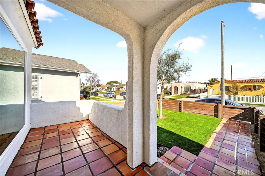 5939 Cimarron, Los Angeles, California 90047 home-pic-47