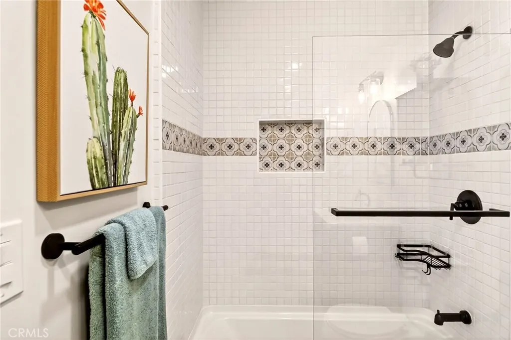 5939 Cimarron, Los Angeles, California 90047 home-pic-17
