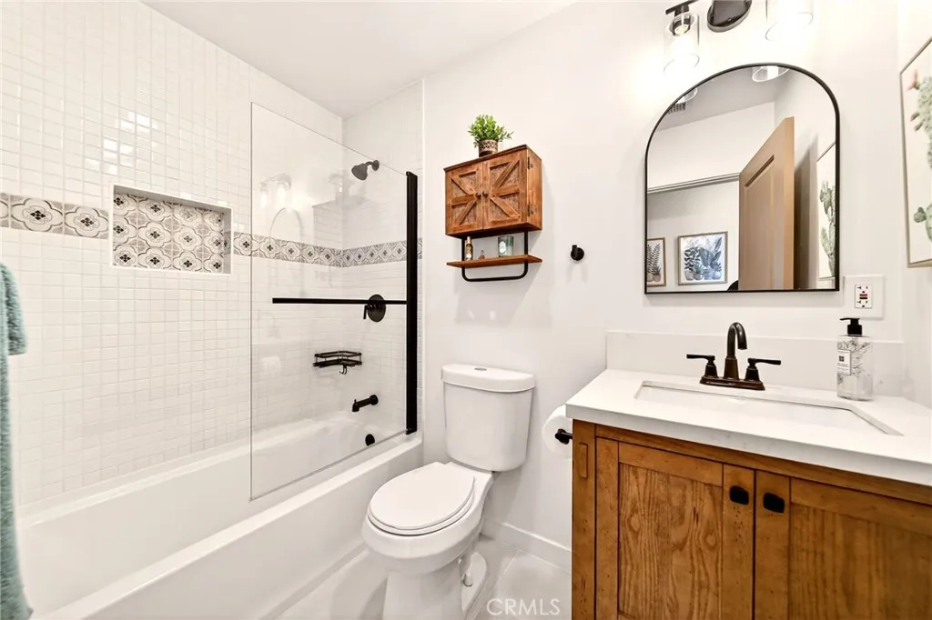 5939 Cimarron, Los Angeles, California 90047 home-pic-16