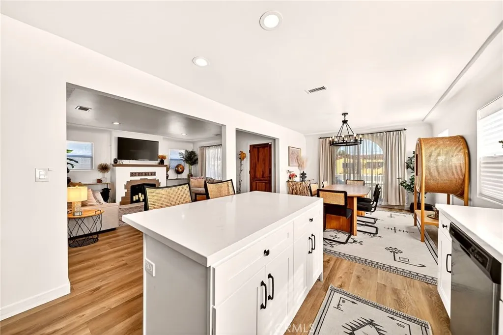 5939 Cimarron, Los Angeles, California 90047 home-pic-11
