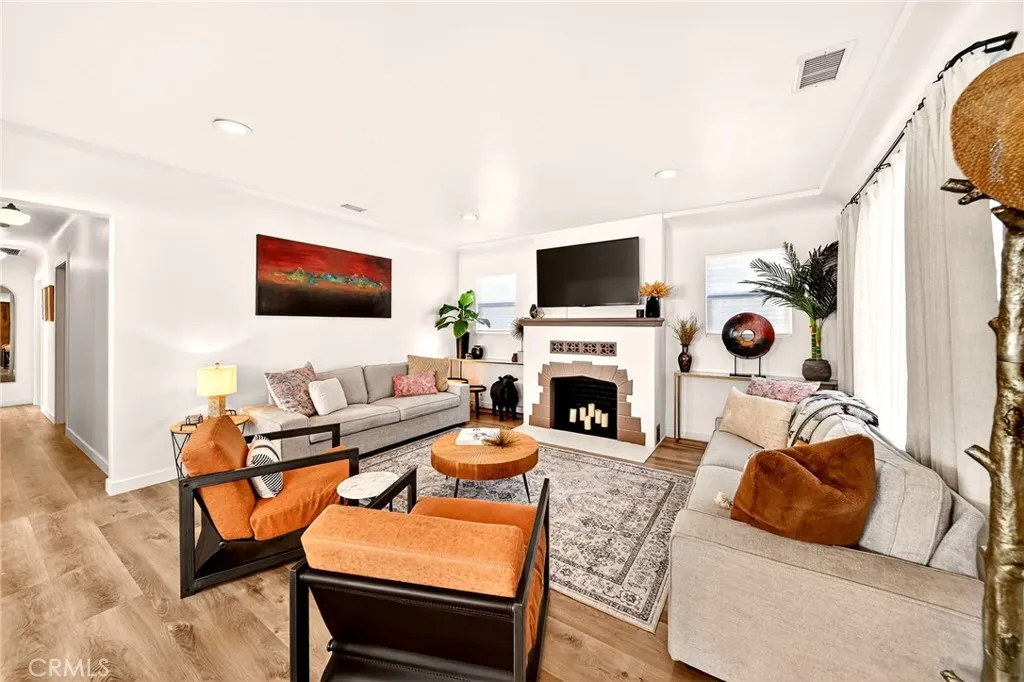 5939 Cimarron, Los Angeles, California 90047 home-pic-4