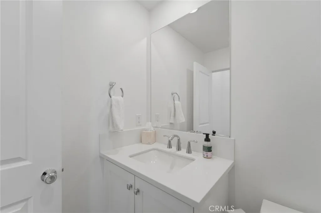 26661 Blue Hills Loop, Valencia, California 91381 home-pic-13
