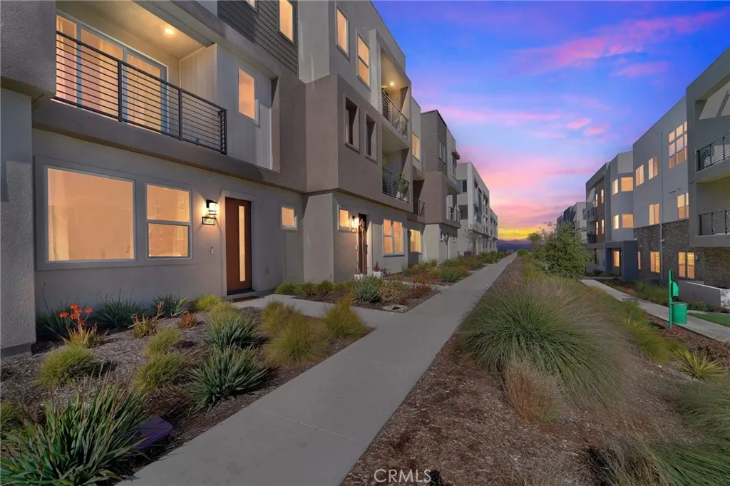 26661 Blue Hills Loop, Valencia, California 91381 home-pic-6