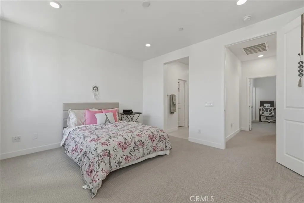26661 Blue Hills Loop, Valencia, California 91381 home-pic-9
