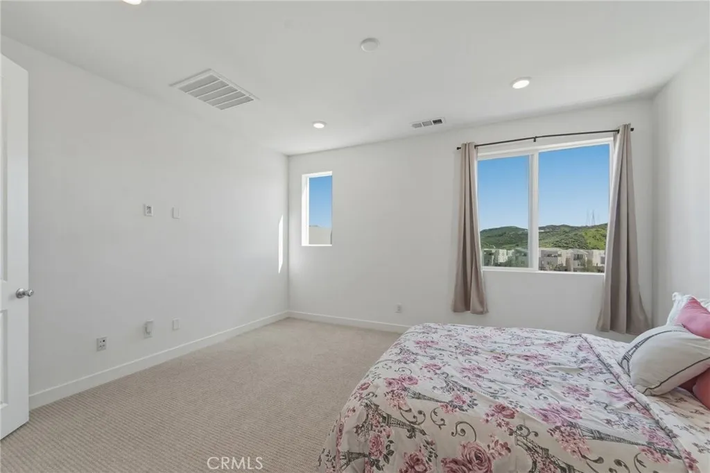 26661 Blue Hills Loop, Valencia, California 91381 home-pic-10