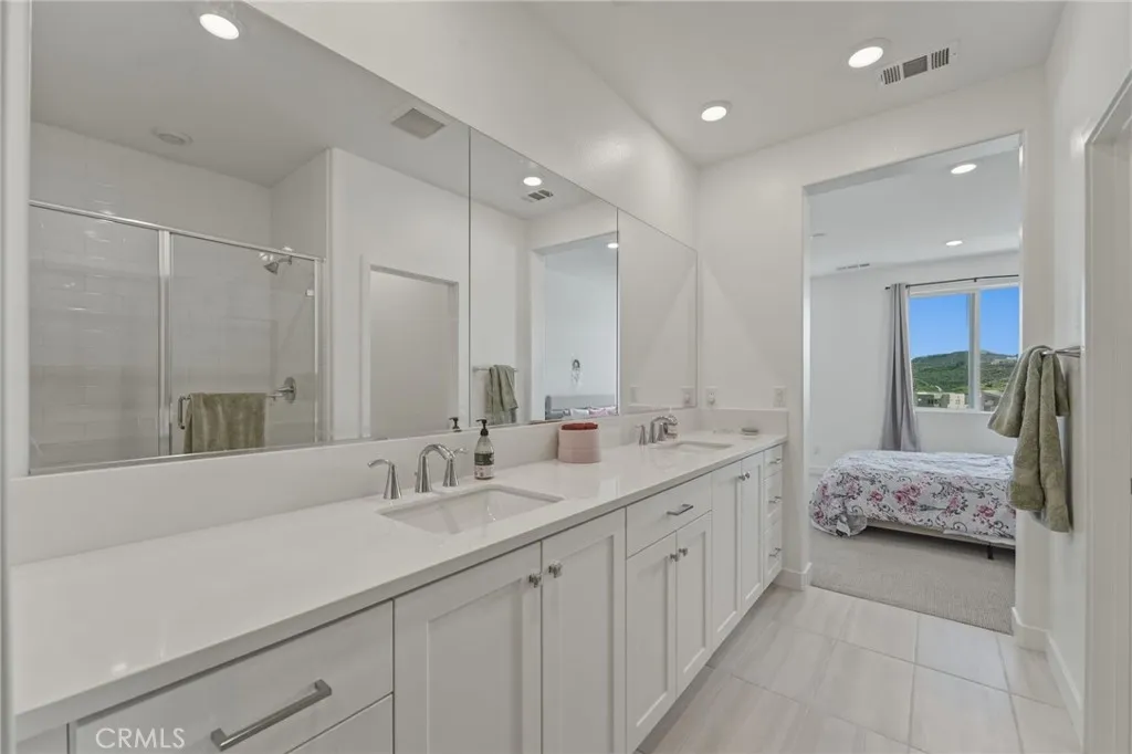 26661 Blue Hills Loop, Valencia, California 91381 home-pic-8