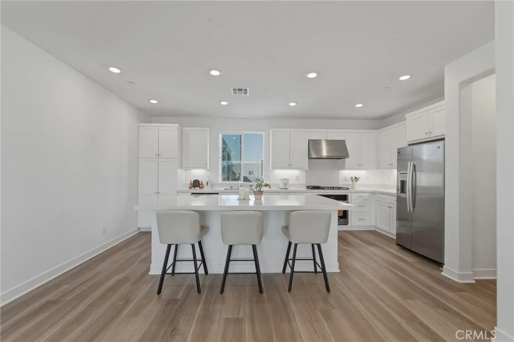 26661 Blue Hills Loop, Valencia, California 91381 home-pic-4