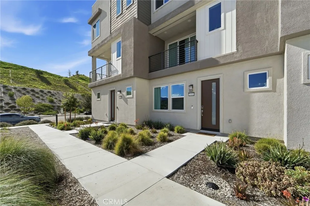26661 Blue Hills Loop, Valencia, California 91381 home-pic-5