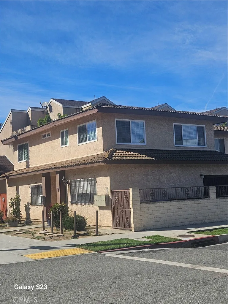 321 Daisy, Long Beach, California 90802 home-pic-1