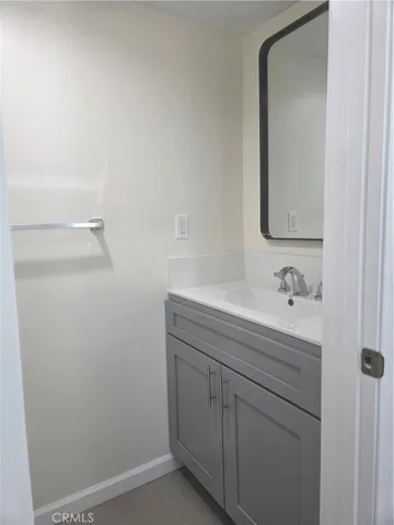 1/2 bath down stairs