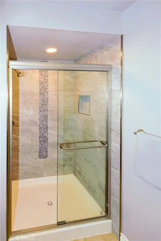 MAIN FLOOR SHOWER