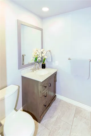 SECOND FLOOR FULL BATHROOM