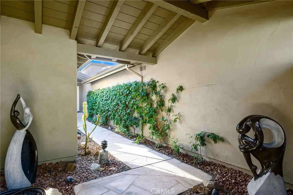 97 Palomino Circle, Palm Desert, California 92211 home-pic-4