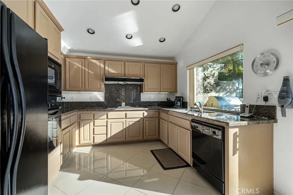 97 Palomino Circle, Palm Desert, California 92211 home-pic-11