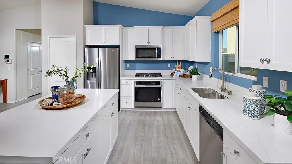 23239 Copa De Oro Court, Wildomar, California 92595 home-pic-6