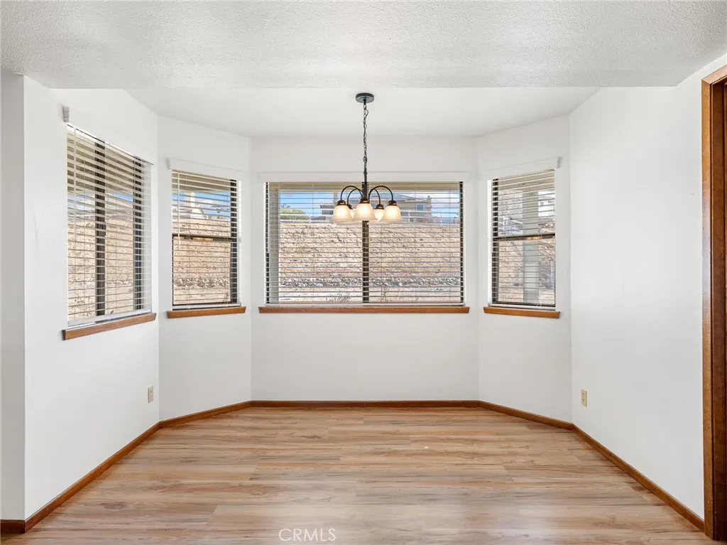12635 Sorrel Drive, Apple Valley, California 92308 home-pic-11