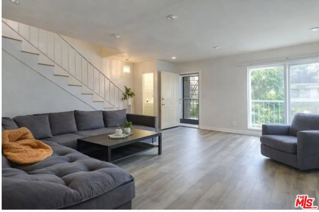 7000 S La Cienega Boulevard 28, Inglewood, California 90302 home-pic-1