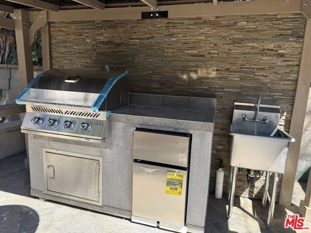 Outdoor Kitchen