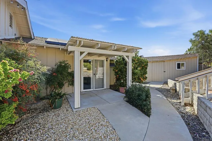 929 Pepper Tree Lane, Fallbrook, California 92028