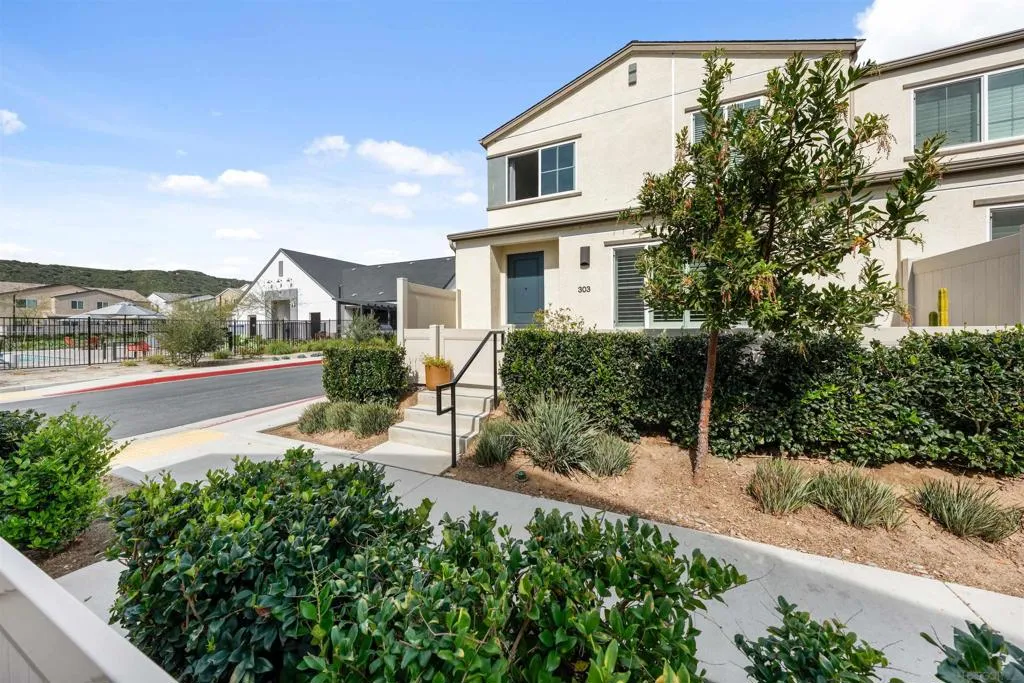 303 Citrine Trails, Fallbrook, California 92028 home-pic-3