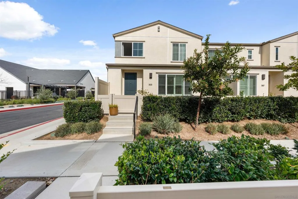 303 Citrine Trails, Fallbrook, California 92028 home-pic-2