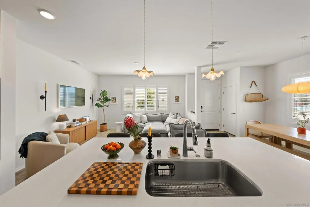 303 Citrine Trails, Fallbrook, California 92028 home-pic-11