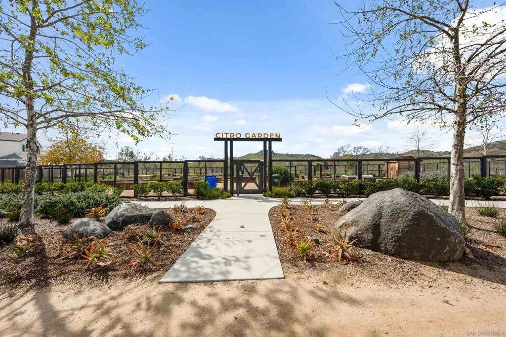 303 Citrine Trails, Fallbrook, California 92028 home-pic-46