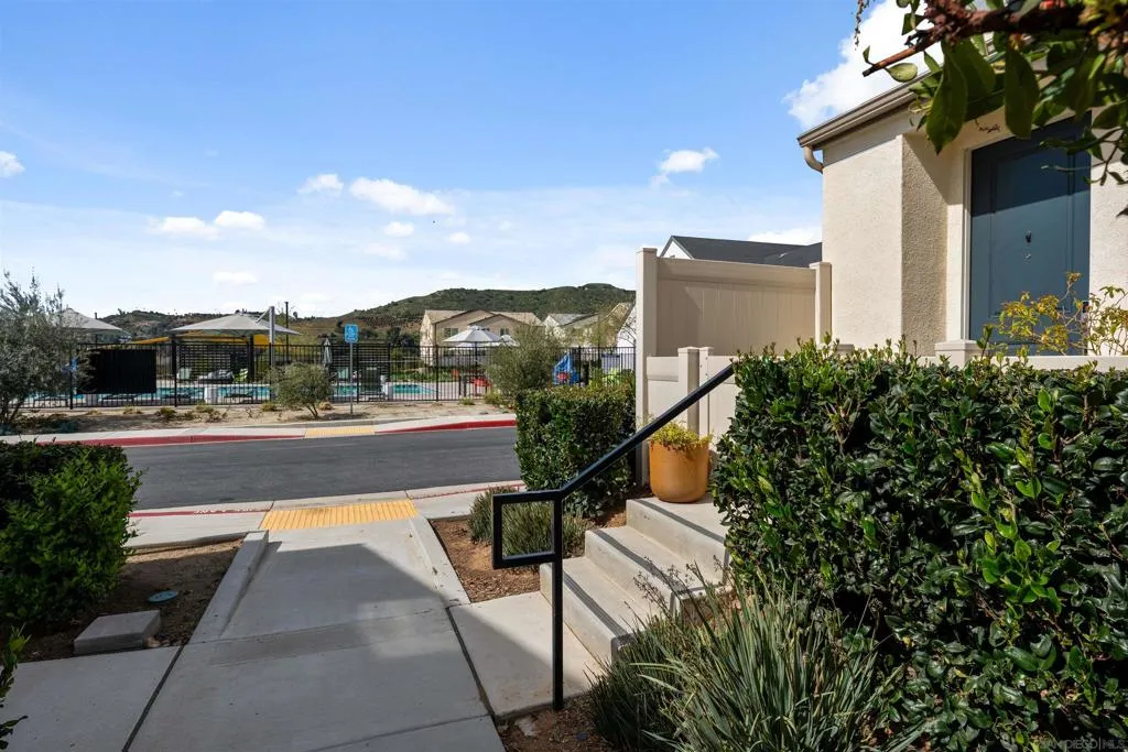 303 Citrine Trails, Fallbrook, California 92028 home-pic-7