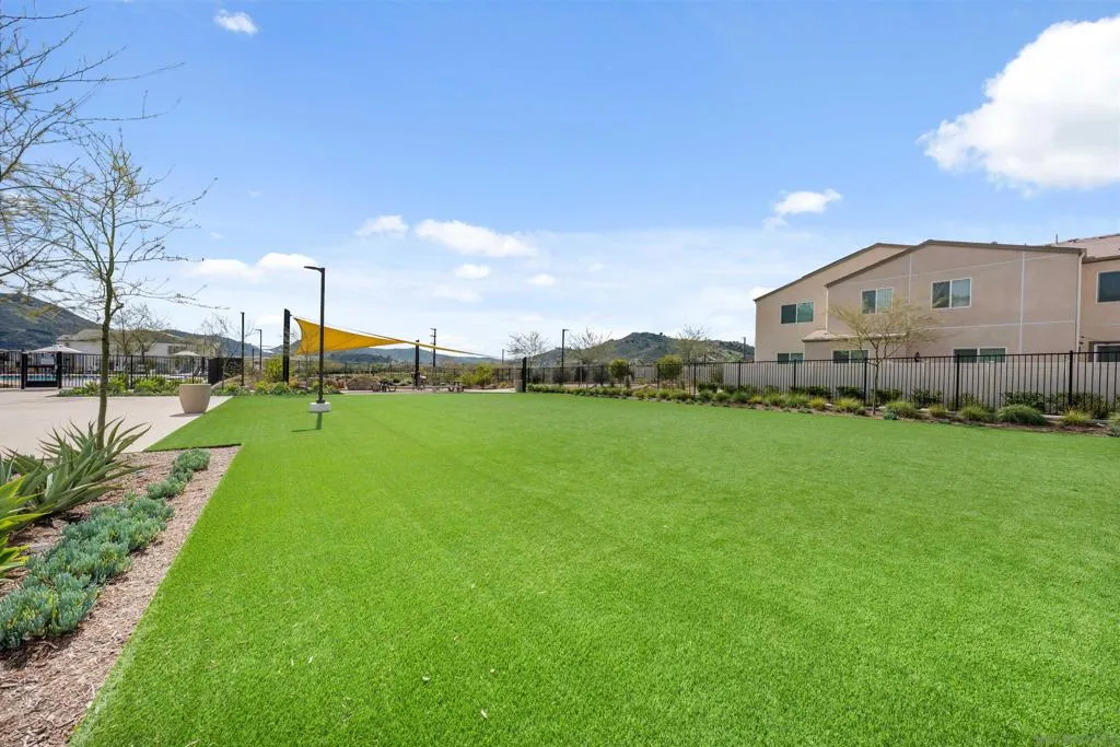 303 Citrine Trails, Fallbrook, California 92028 home-pic-40